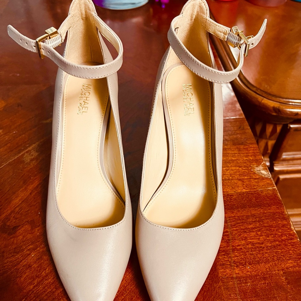 MICHAEL Michael Kors ankle strap pump, nude, size 6M